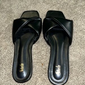 Twist slide sandals